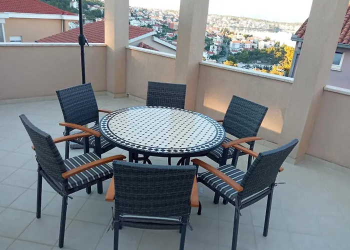 Ferdi Lägenhet Trogir