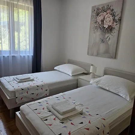Apartmani Ferdi *