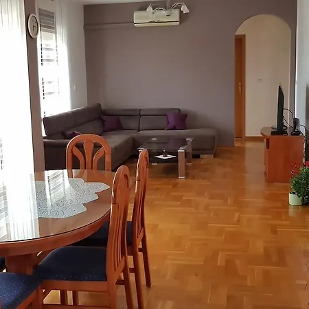 Ferdi Apartment *